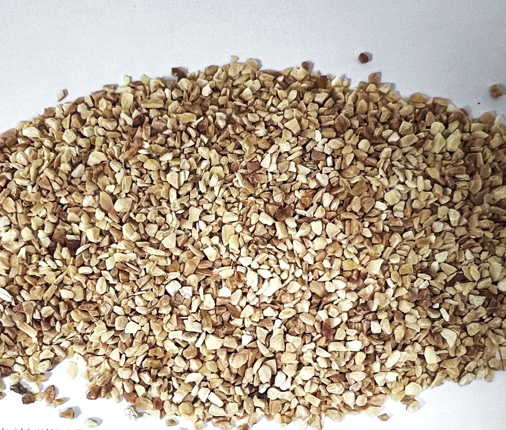 Garlic granules product image.
